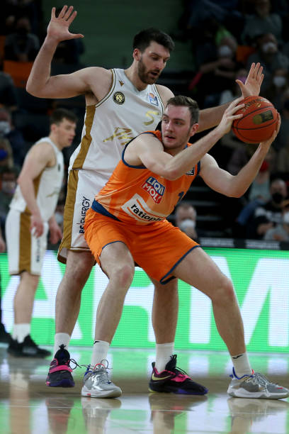 后场长传寻 后场长传寻